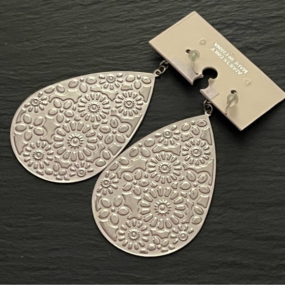 Boho Teardrop Dangle Statement Earrings Blue Silver Floral Print NWOT - Picture 8 of 10